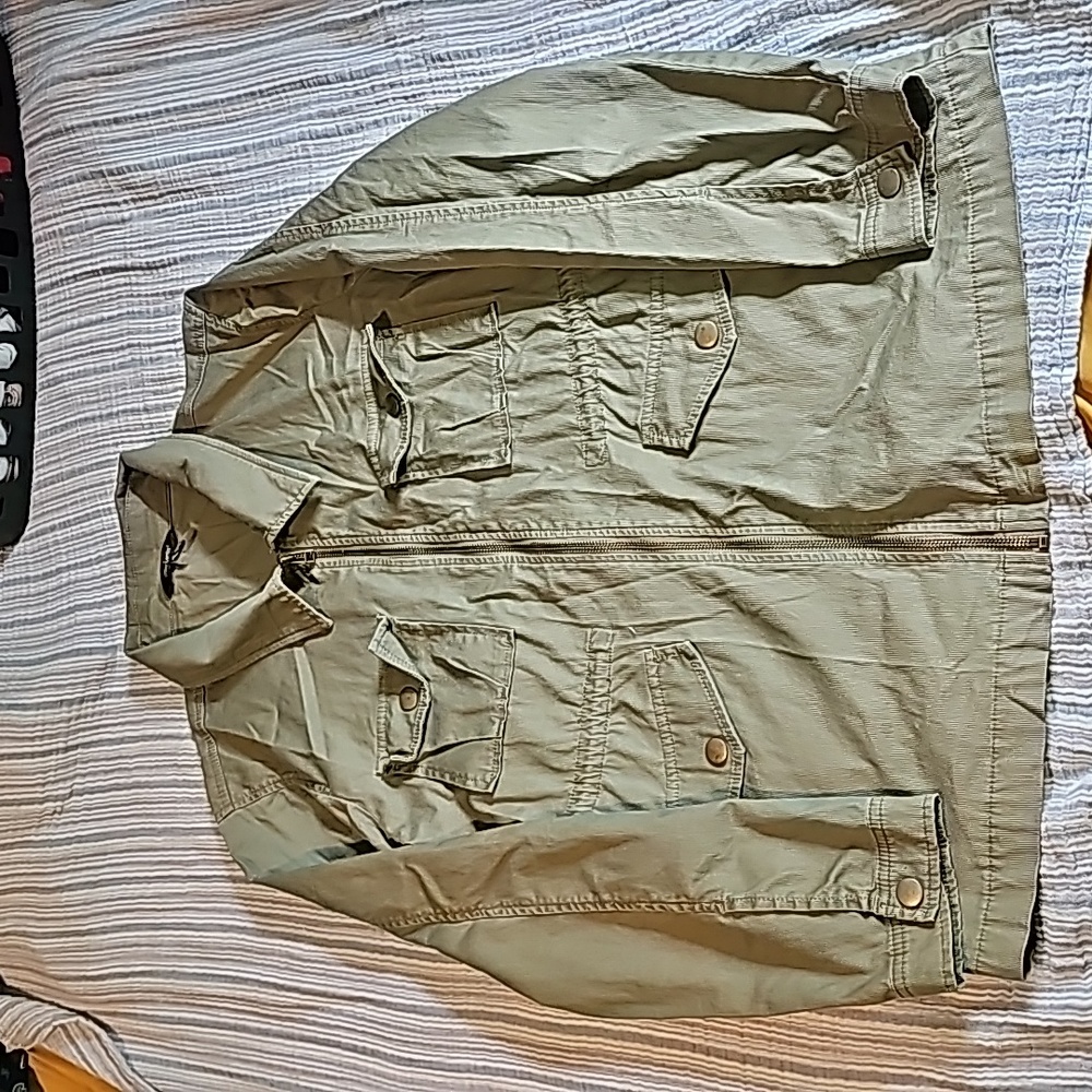 Daisy Fuentes military style jacket
